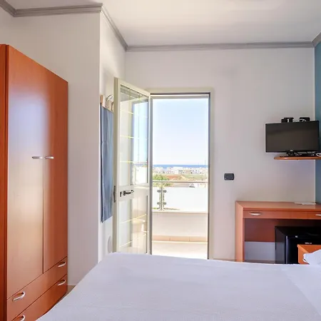 Ξενοδοχείο Li Pali & Restaurant 3*